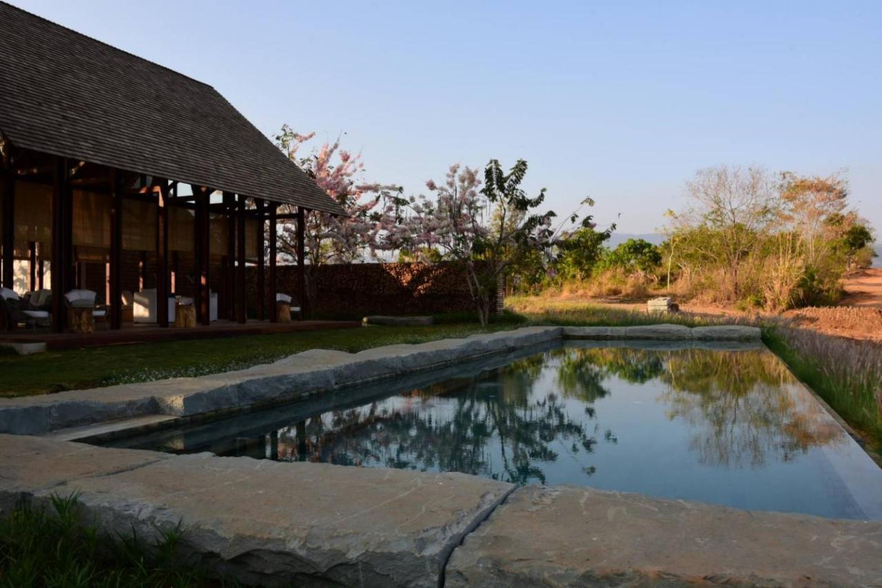 Roukh Kiri Khaoyai, The Centara Collection Villa Pak Chong Buitenkant foto